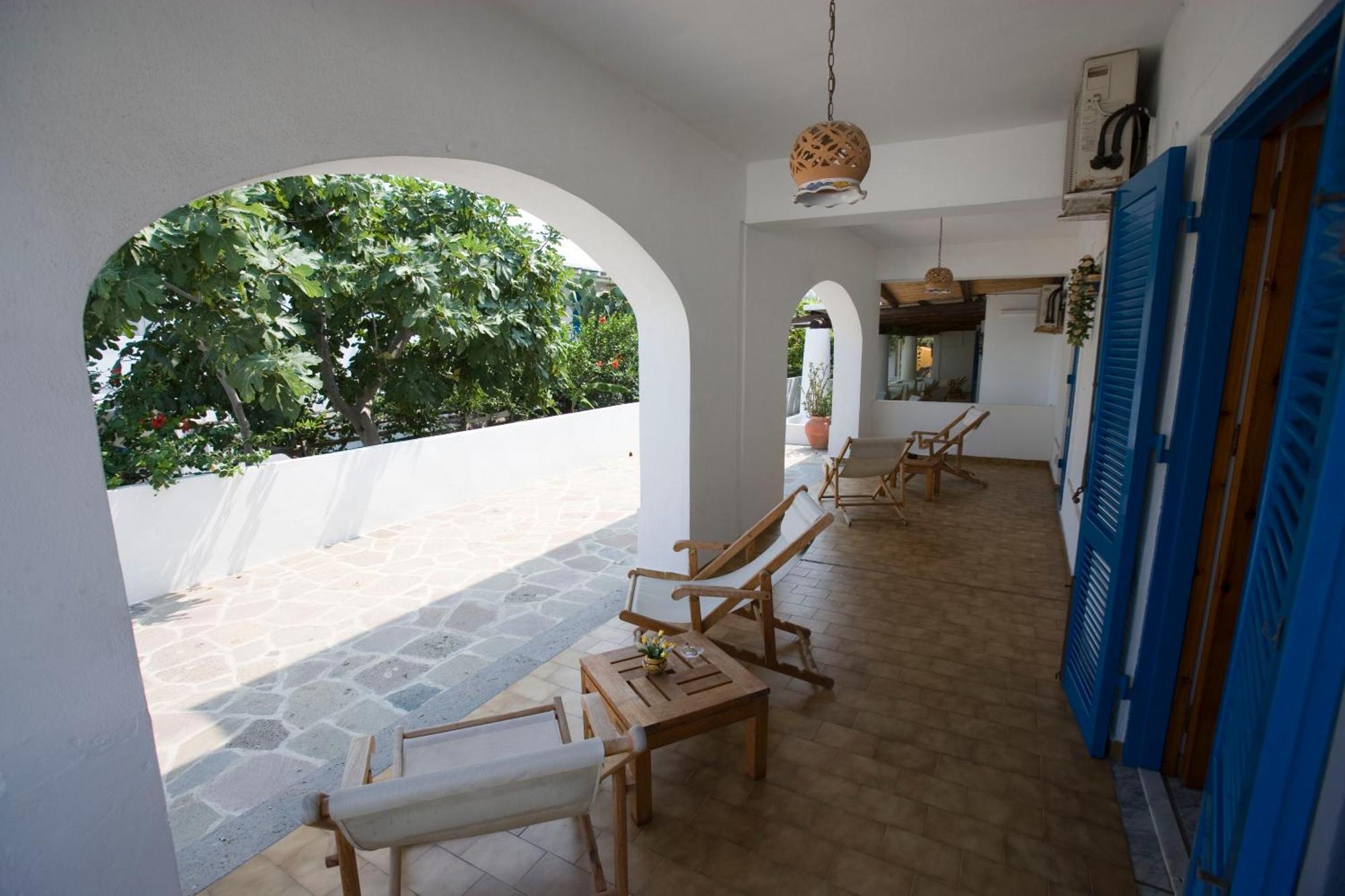 Hotel Tesoriero Panarea Exterior foto