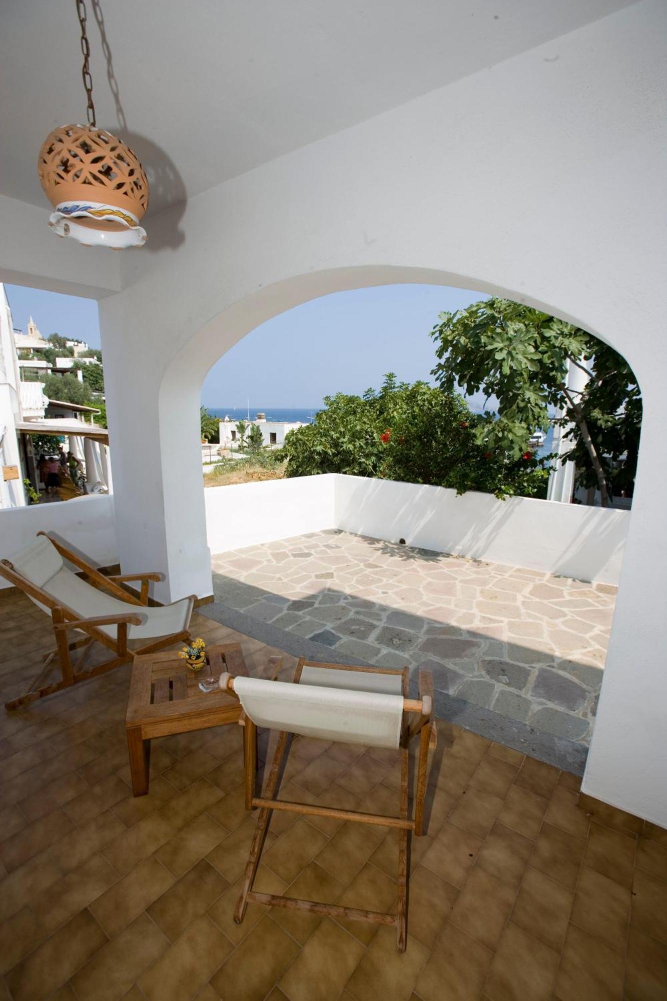 Hotel Tesoriero Panarea Exterior foto