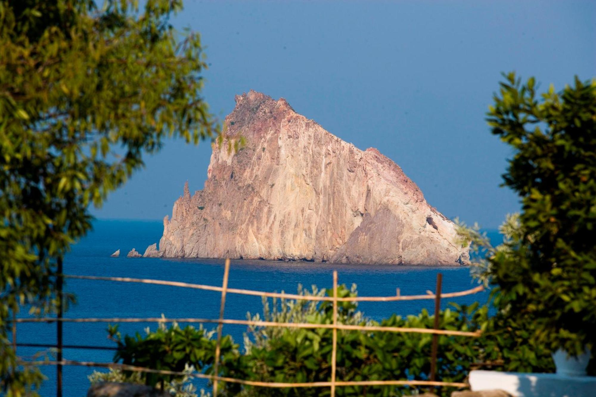 Hotel Tesoriero Panarea Exterior foto