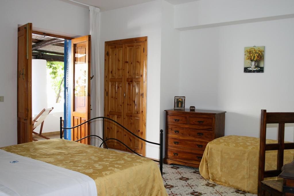 Hotel Tesoriero Panarea Exterior foto