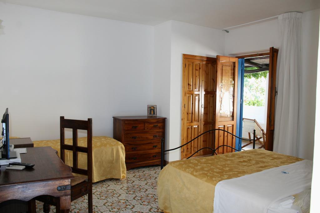 Hotel Tesoriero Panarea Exterior foto