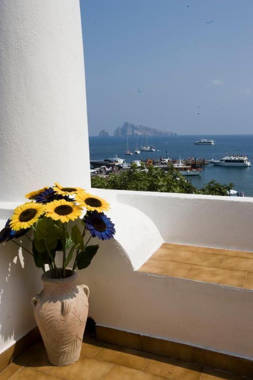 Hotel Tesoriero Panarea Exterior foto