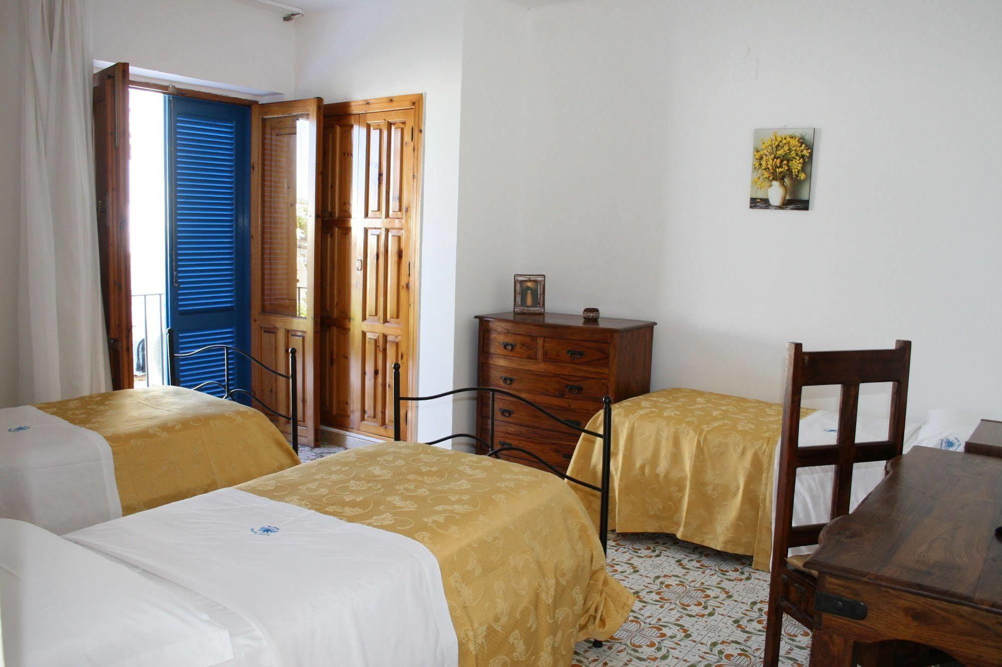 Hotel Tesoriero Panarea Exterior foto