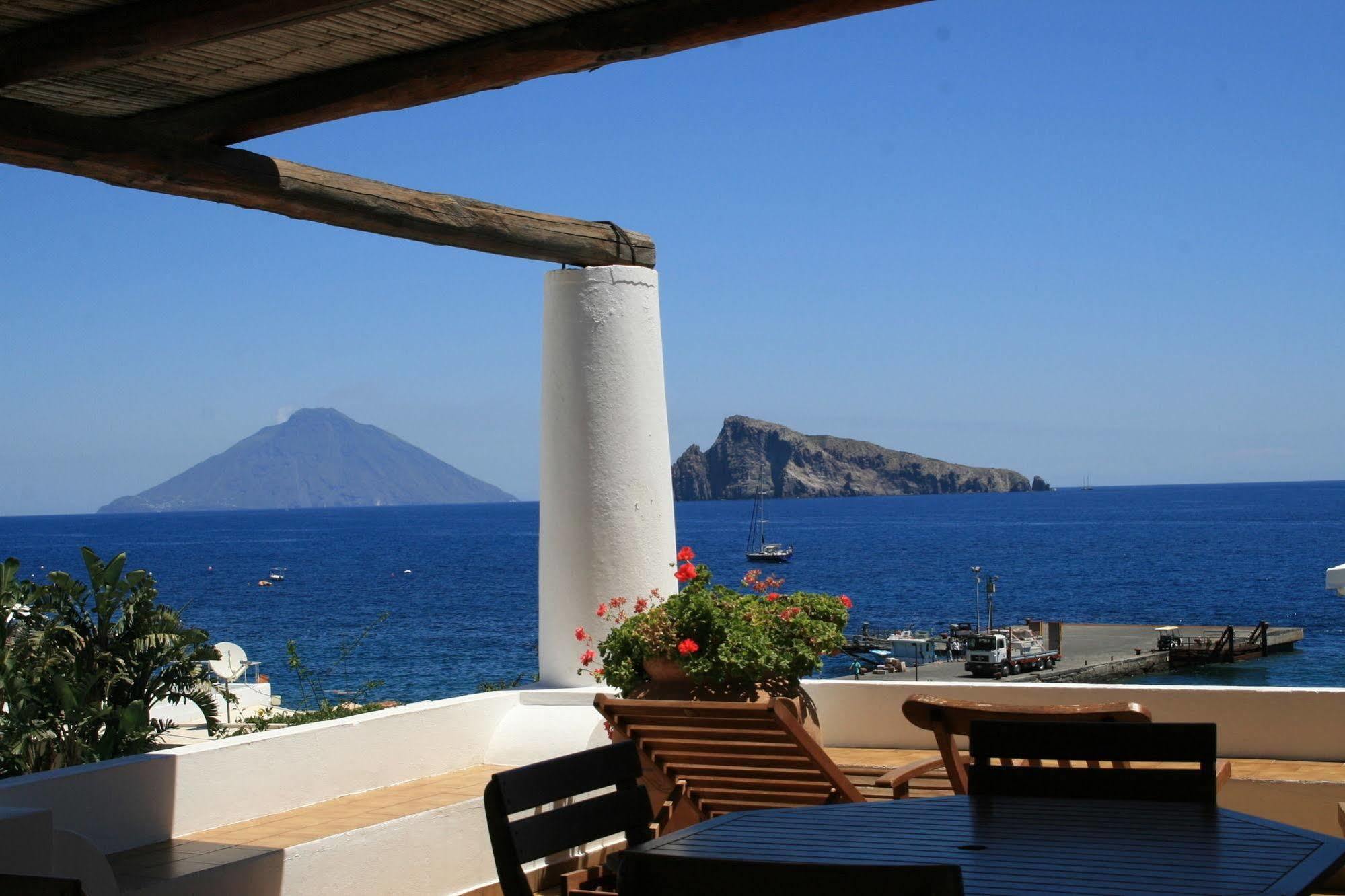 Hotel Tesoriero Panarea Exterior foto